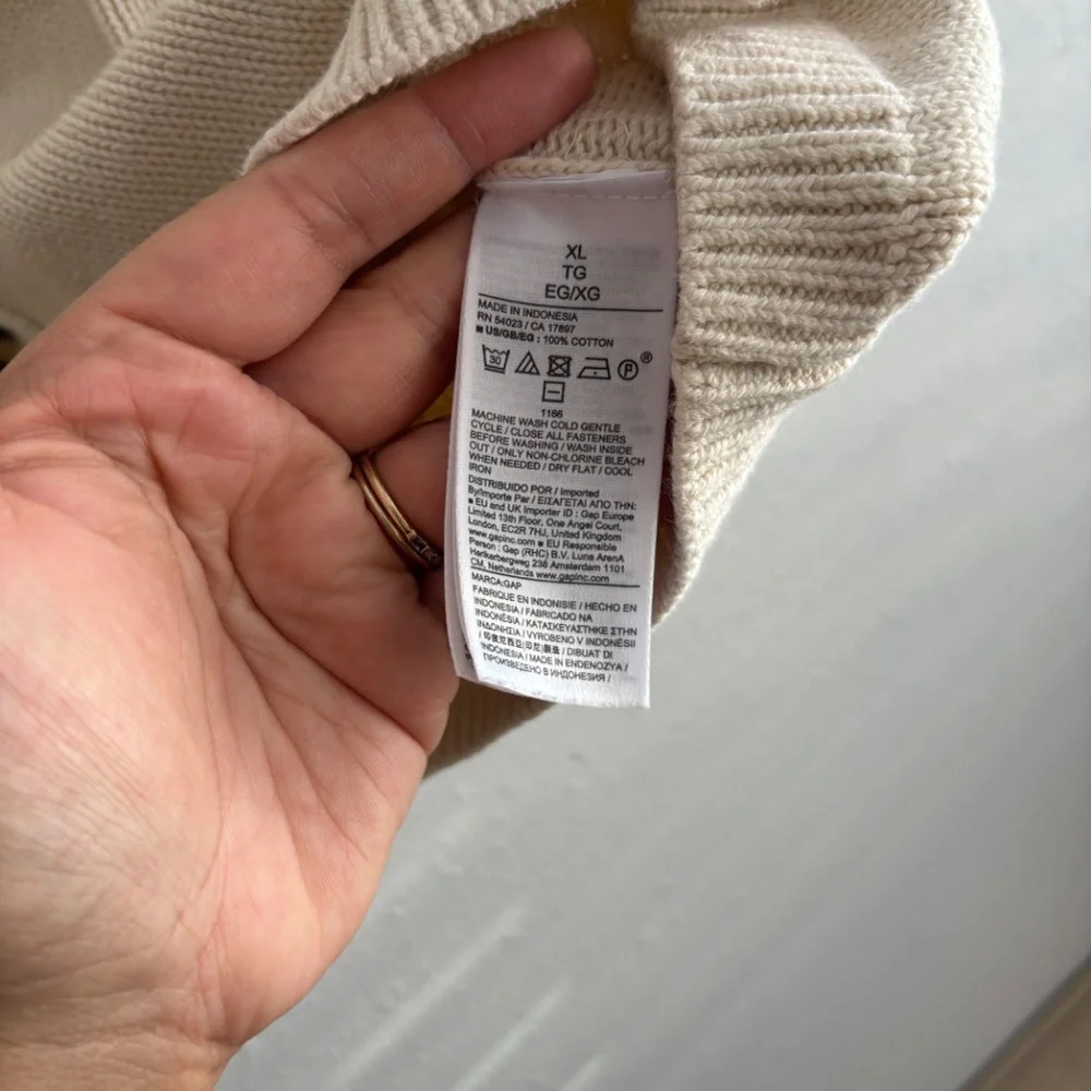 GAP Cropped Sleeveless Button Down Cardigan Sweater Vest in Cream White - Picture 4 of 7